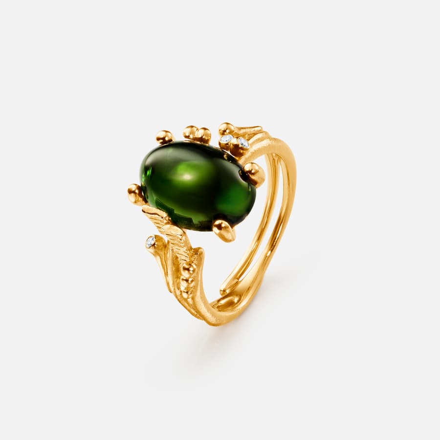 BoHo ring small in 18 karat gold, green tourmaline and diamonds | Ole Lynggaard