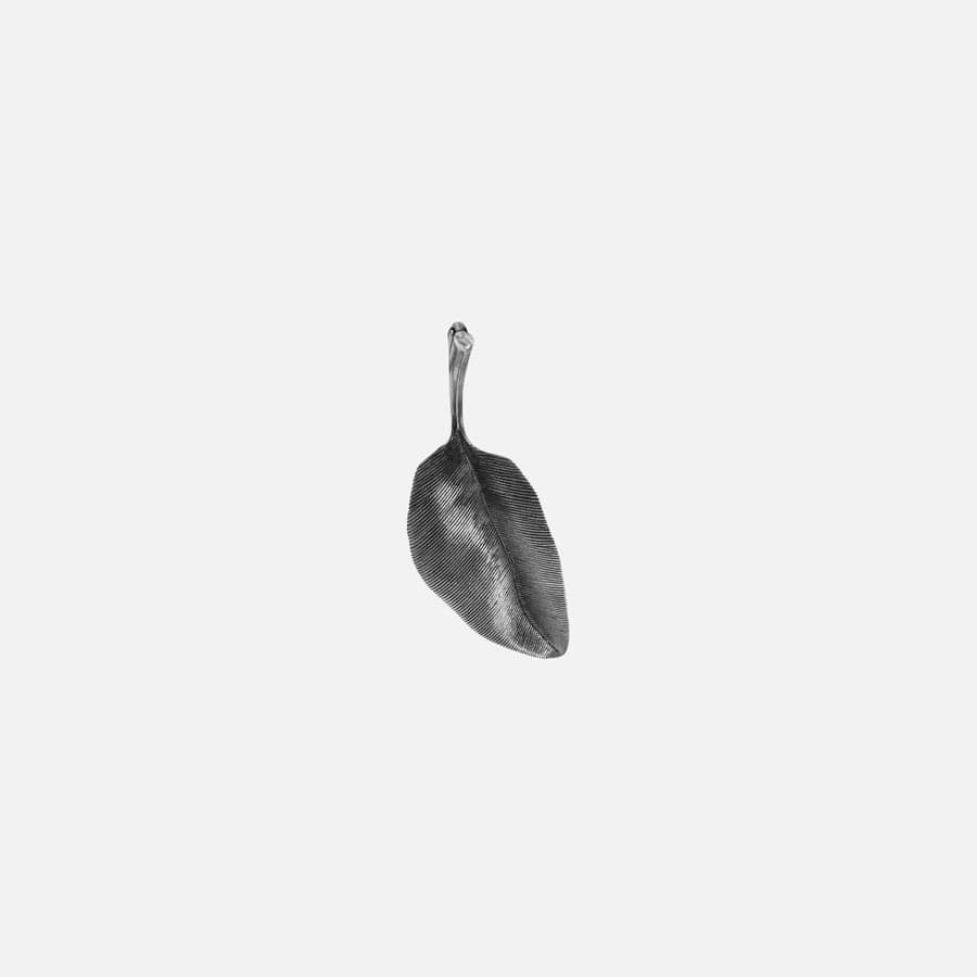 Leaves Collection 3 cm pendant in oxidized Sterling silver | Ole Lynggaard
