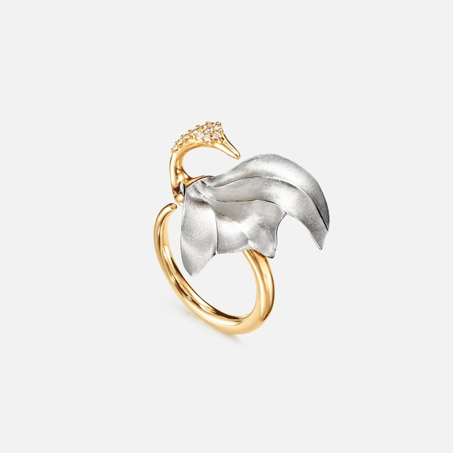 Cranes Ring Small in 18 Karat Gold with Diamonds | Ole Lynggaard