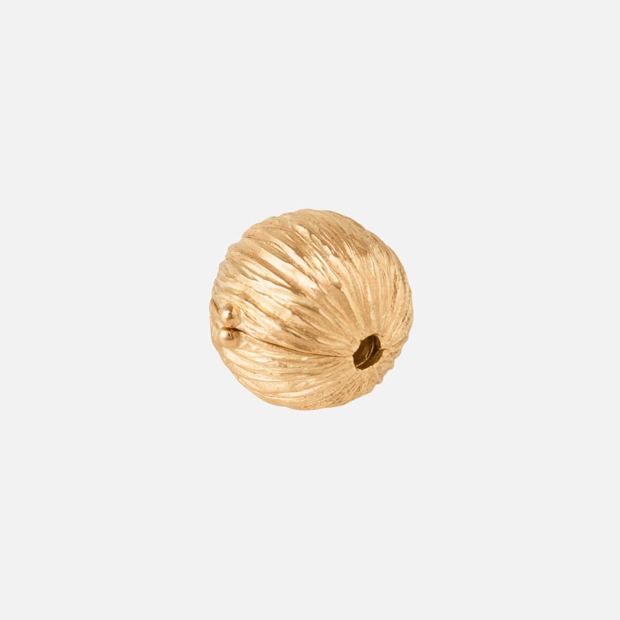 Nature Globe Clasp Large in 18 Karat Yellow Gold | Ole Lynggaard