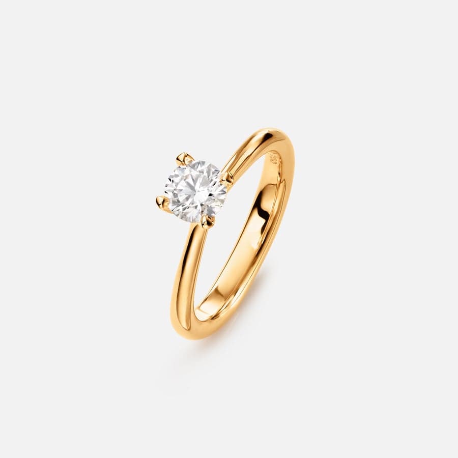 Classic Solitaire ring in 18k Gold with Brilliant-cut center Diamond | Ole Lynggaard