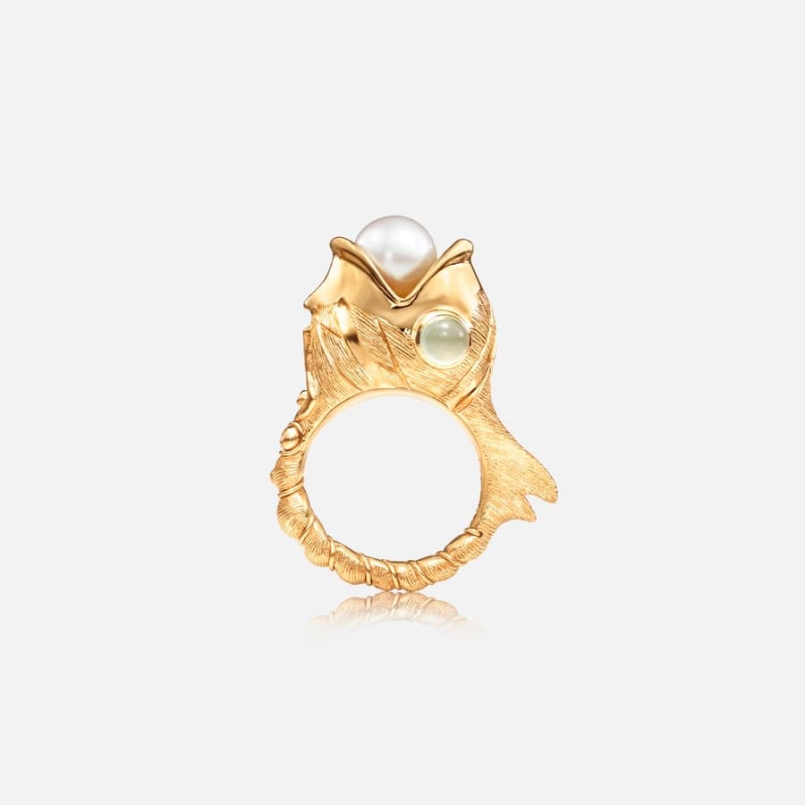 Young Fish ring in 18 karat yellow gold with diamonds, aquamarines and Akoya Pearl | Ole Lynggaard