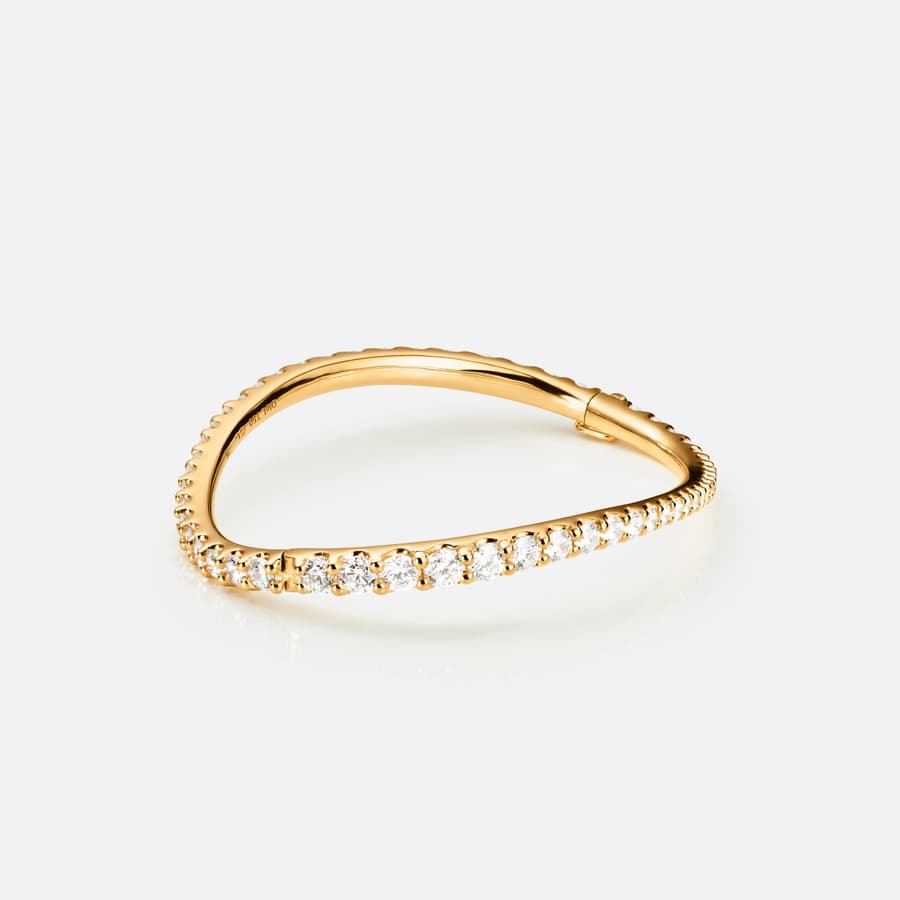 Love Bands bangle curved wide 18 cm in yellow gold with diamonds | Ole Lynggaard