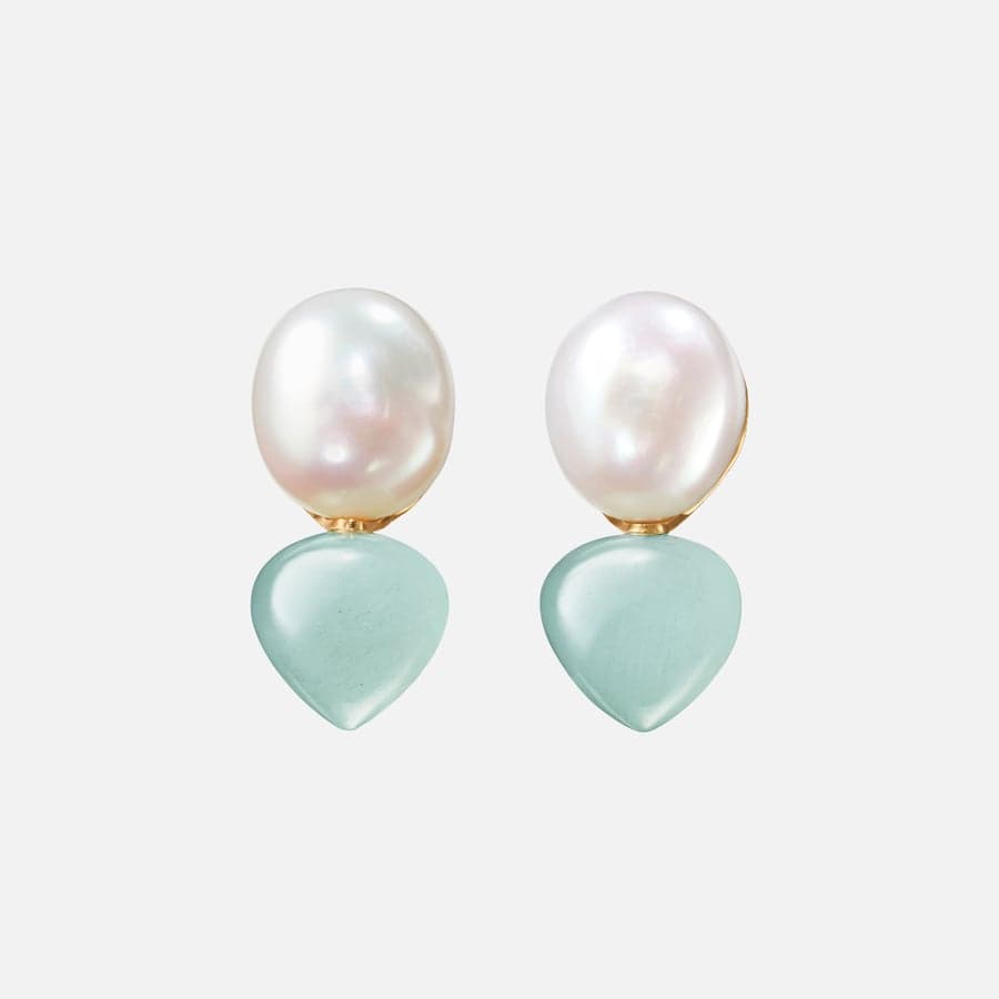 Shell stud earrings in 18k gold with baroque freshwater pearls and aquamarines | Ole Lynggaard
