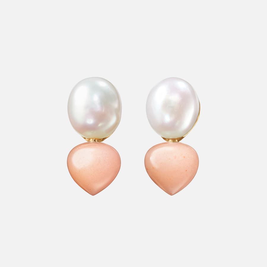 Shell stud earrings in 18k gold with baroque freshwater pearls and blush moonstones | Ole Lynggaard