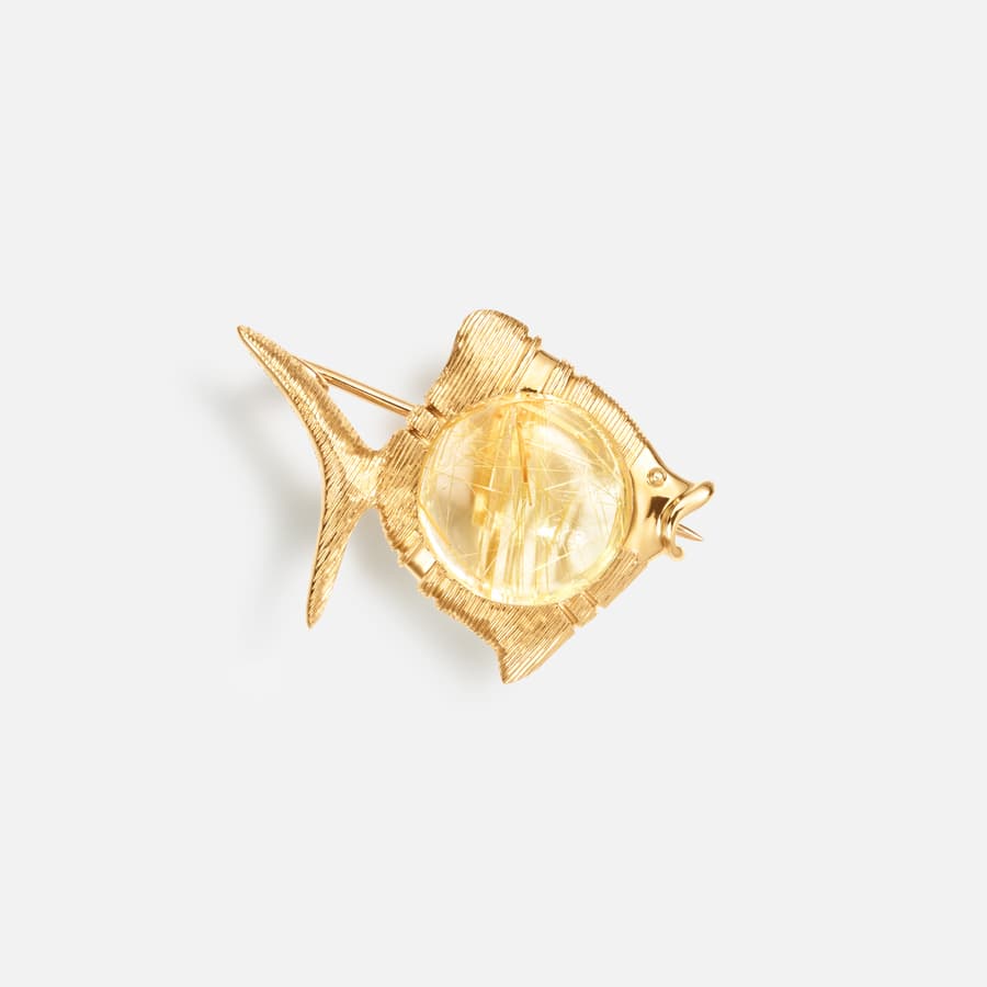 Young Fish brooch in yellow gold with rutile quartz | Ole Lynggaard